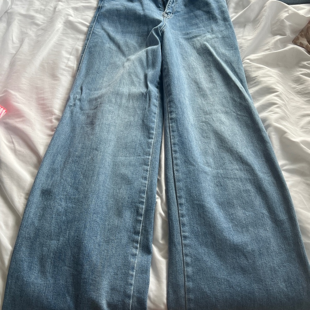 Flared high wasted jeans
